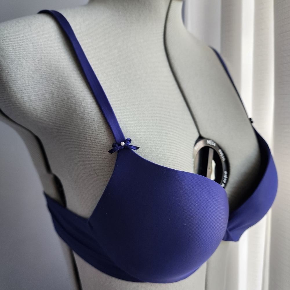 Victoria's Secret Blue T-Shirt Bra with Seamless Design